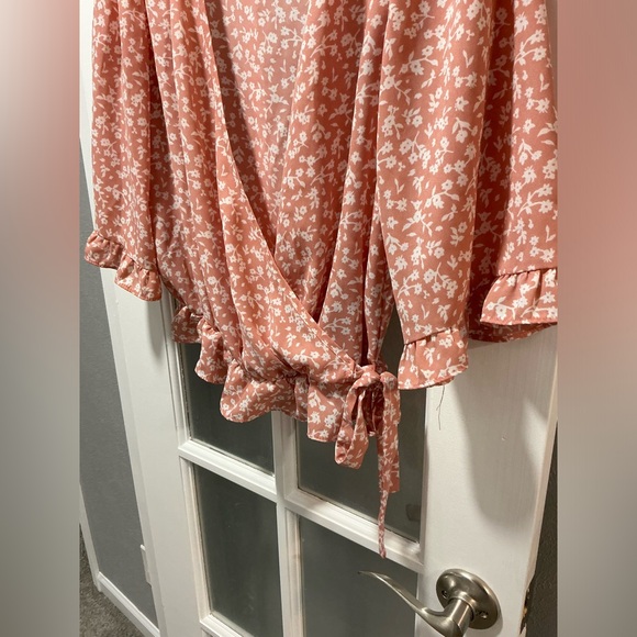 Sienna Sky Floral Cross Over Tie Top - Picture 4 of 10